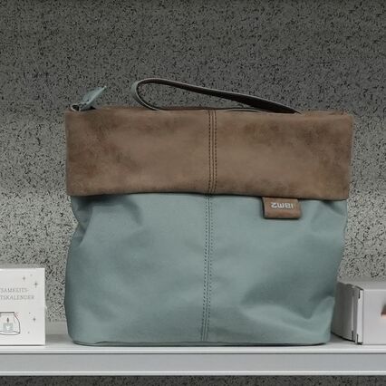Zwei Taschen - erhältlich in der Papterie und Spielwaren Schmid in Landquart (Graubünden)