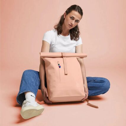 Got Bag Rucksack aus Ozean-Plastik. Recycling in coolem Rosa. Bei Papterie und Spielwaren Schmid in Landquart (Graubünden) erhältlich