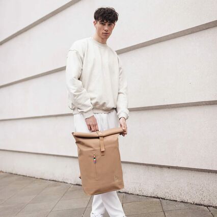 Got Bag Rucksack aus Ozean-Plastik. Recycling in coolem Beige. Bei Papterie und Spielwaren Schmid in Landquart (Graubünden) erhältlich