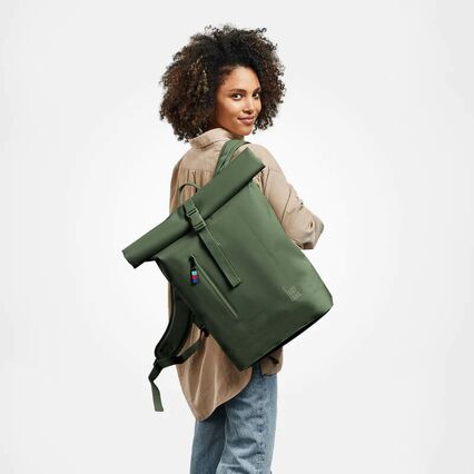 Got Bag Rucksack aus Ozean-Plastik. Recycling in coolem Olive. Bei Papterie und Spielwaren Schmid in Landquart (Graubünden) erhältlich